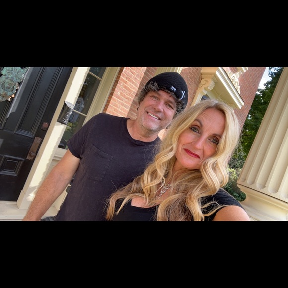 Meet your Posher, Toni - Picture 1 of 8